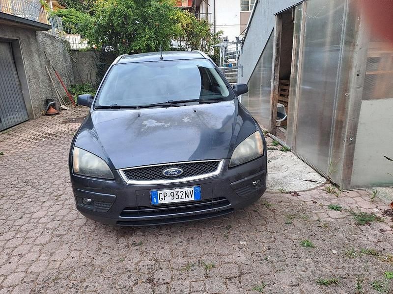 Usata Ford Focus 90 CV (66 kW) 2007 Nero Station wagon