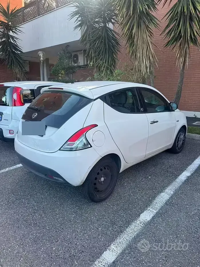 Usata Lancia Ypsilon 69 CV (50 kW) 2013 Bianco Utilitaria