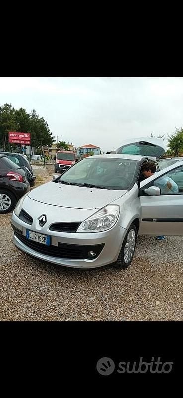 Usata Renault Clio II LE 75 CV (55 kW) 2008 Grigio Berlina