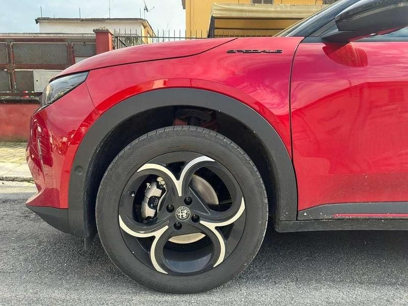 Käytetty Alfa Romeo Junior Edizione Speciale 136 HP (100 kW) 2024 Katumaasturi