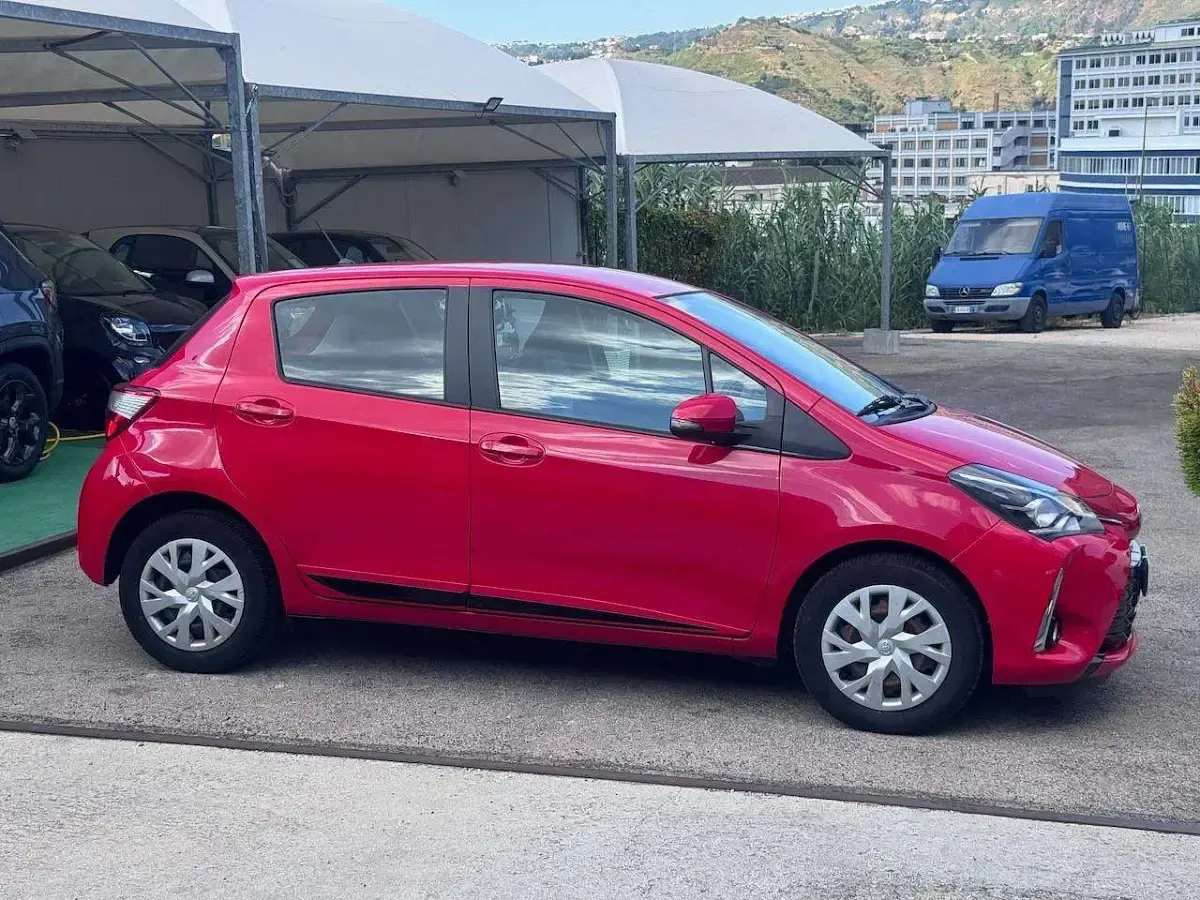 Usata Toyota Yaris Active 72 CV (52 kW) 2019 Rosso Berlina