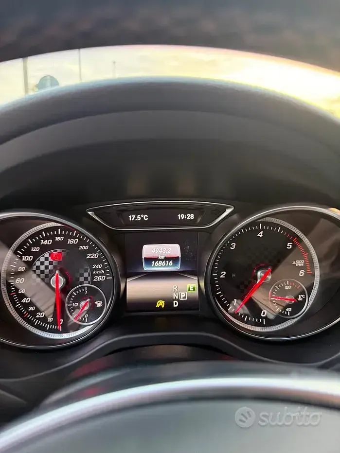 Usata Mercedes A180 Premium 109 CV (80 kW) 2016 Nero Utilitaria
