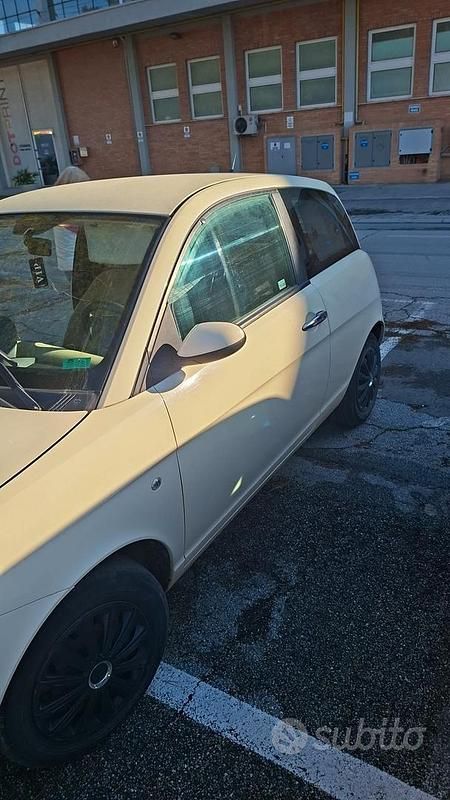 Usata Lancia Ypsilon 60 CV (44 kW) 2006 Giallo Utilitaria