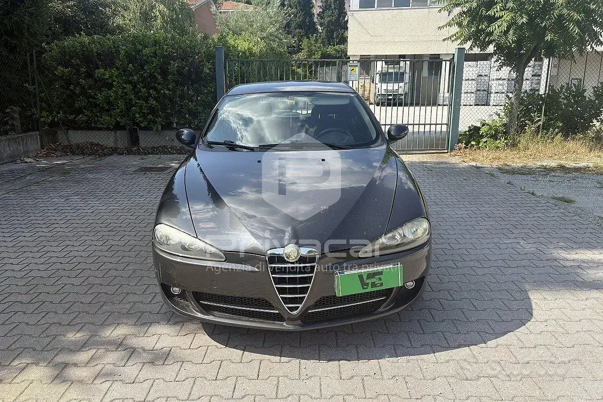 Usata Alfa Romeo 147 Distinctive 120 CV (88 kW) 2007 Nero Utilitaria