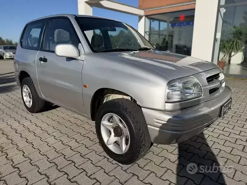 Second-hand Suzuki Grand Vitara 94 CP (69 kW) 2001 Gri SUV