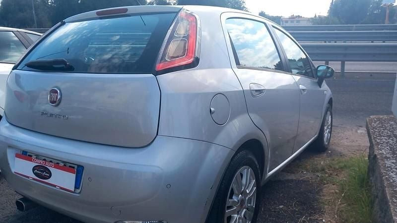 Usata Fiat Punto Lounge 85 CV (62 kW) 2015 Grigio Berlina