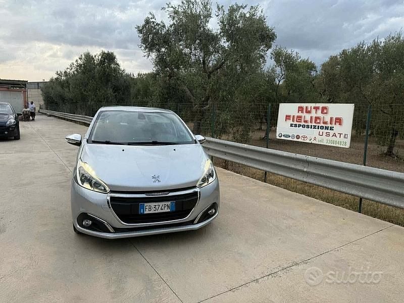 Usata Peugeot 208 Allure 82 CV (60 kW) 2015 Argento Utilitaria