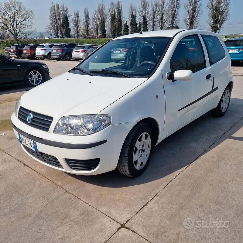 Usata Fiat Punto Dynamic 69 CV (50 kW) 2006 Bianco Utilitaria