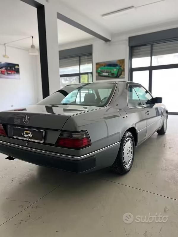 Usata Mercedes E320 220 CV (161 kW) 1992 Grigio Coupé