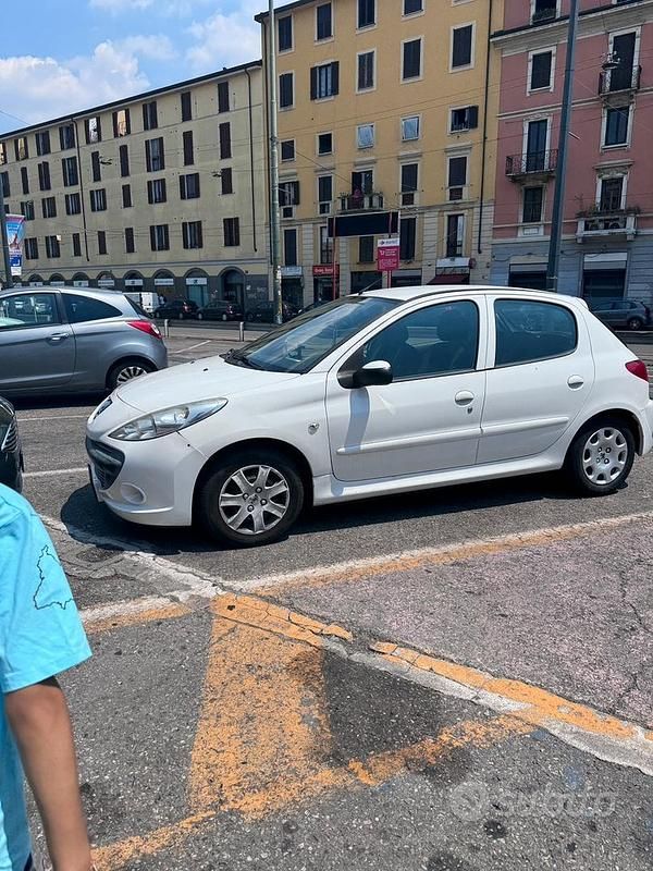 Usata Peugeot 206+ 60 CV (44 kW) 2012 Bianco Utilitaria