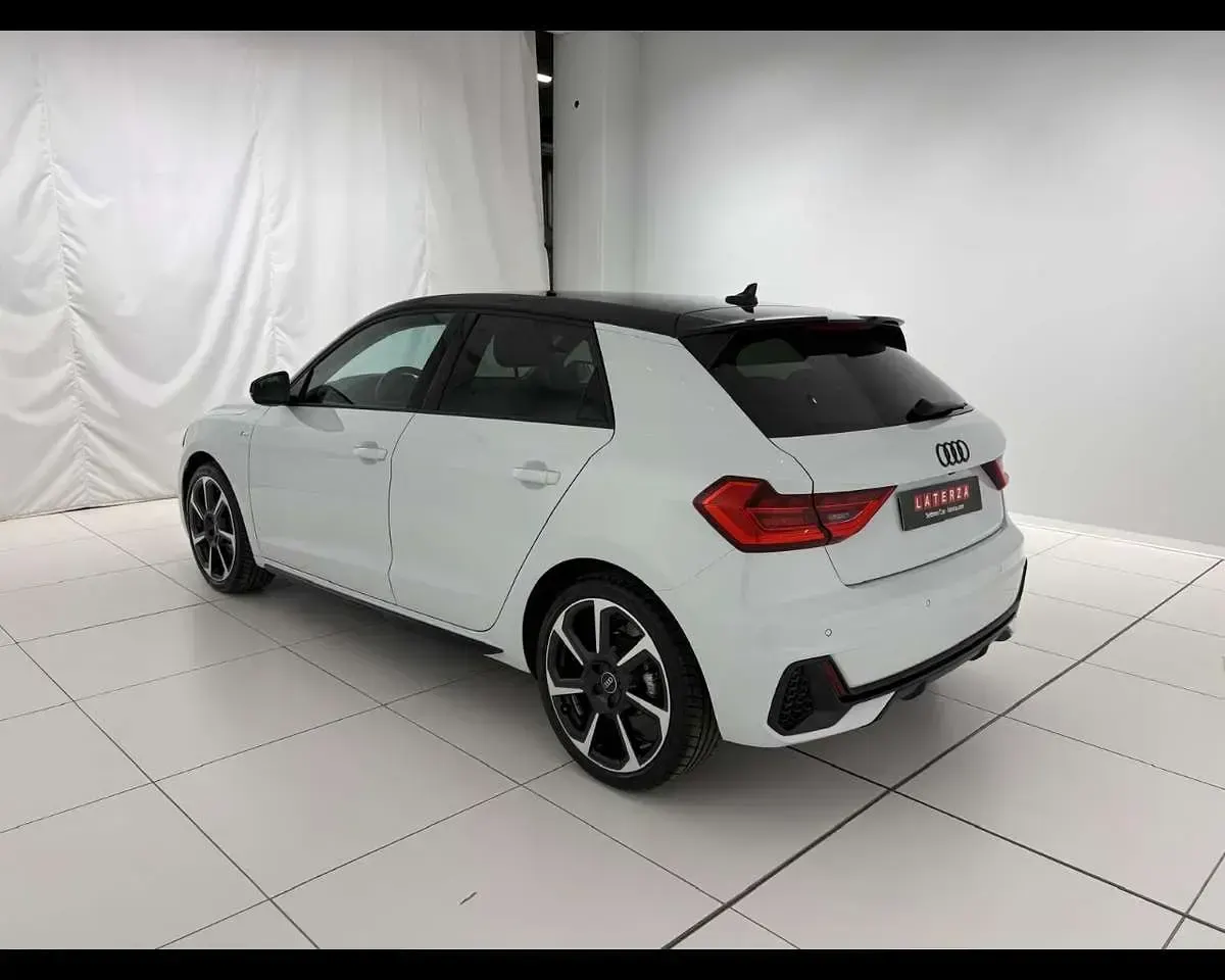 Usata Audi A1 Sportback S-Line 116 CV (85 kW) 2025 Bianco ghiaccio / tetto nero m Utilitaria