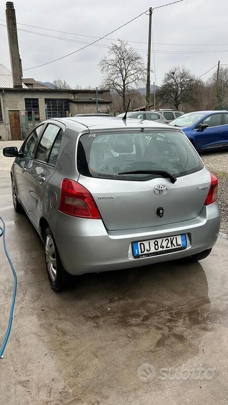 Begagnad Toyota Yaris Sol 87 HK (63 kW) 2007 Silver Sedan