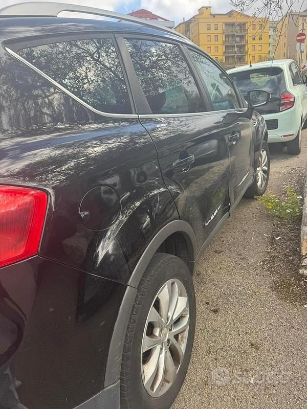 Usata Ford Kuga 140 CV (102 kW) 2012 Nero SUV