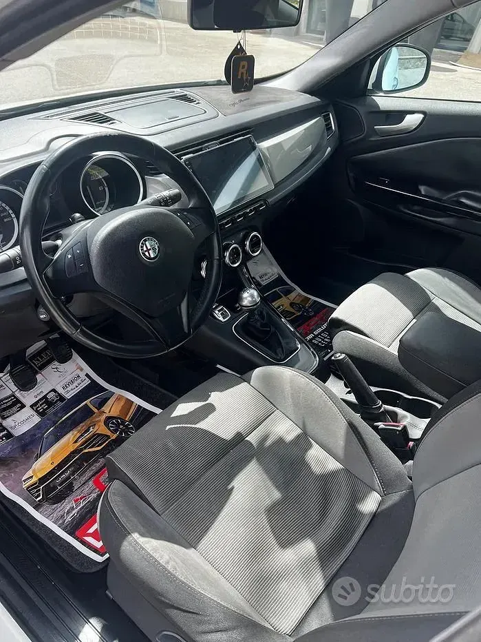 Usata Alfa Romeo Giulietta 105 CV (77 kW) 2011 Bianco Utilitaria