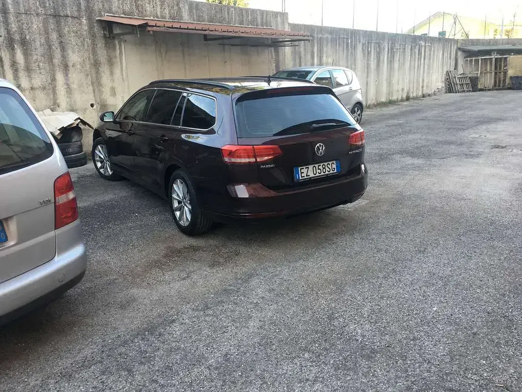 Usata VW Passat Comfortline 150 CV (110 kW) 2015 Rosso Station wagon