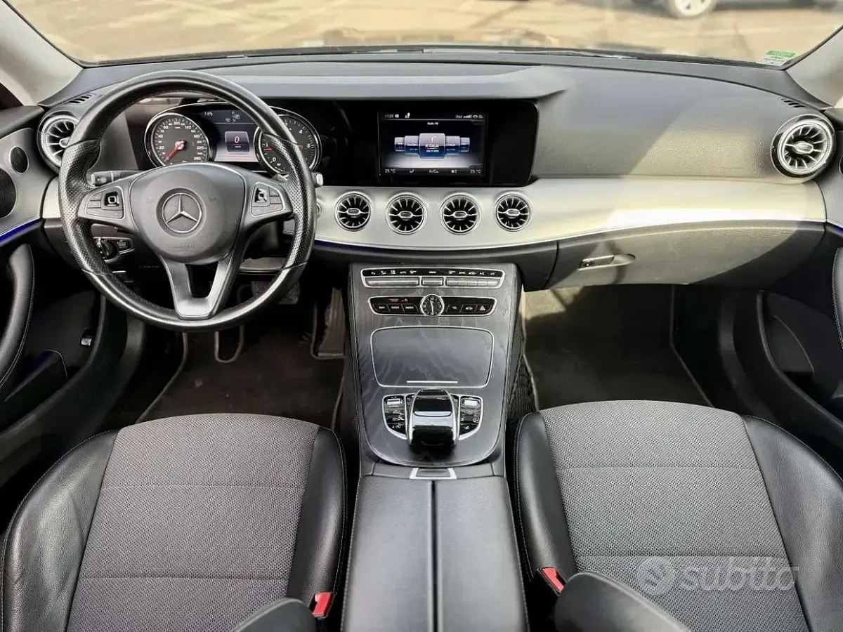 Usata Mercedes E220 Business 194 CV (142 kW) 2018 Nero Coupé