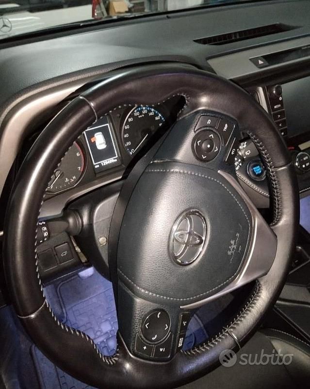Usata Toyota RAV4 143 CV (105 kW) 2016 Nero SUV