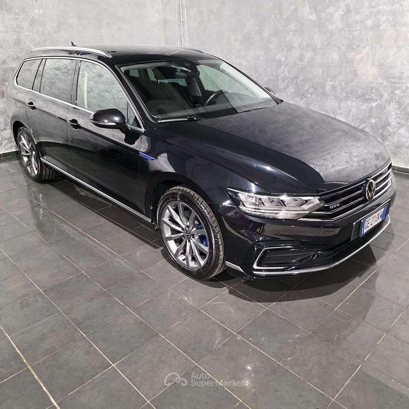 Usata VW Passat GTE 156 CV (114 kW) 2021 Nero Station wagon