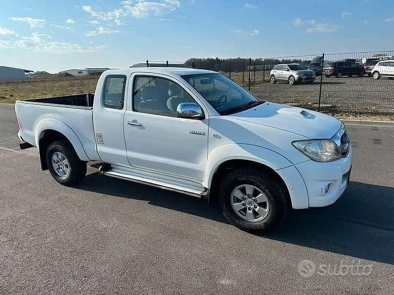 Usata Toyota HiLux 120 CV (88 kW) 2010 Bianco Pick-up