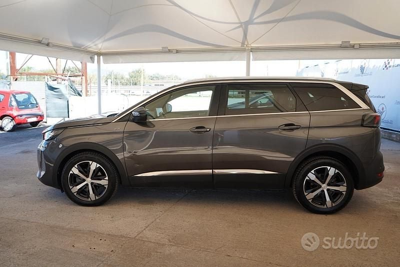 Usado Peugeot 5008 GT 130 CV (95 kW) 2021 Gris Berlina