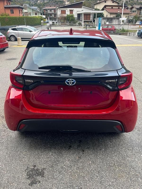 Usata Toyota Yaris Hybrid Style 92 CV (67 kW) 2023 Rosso Berlina