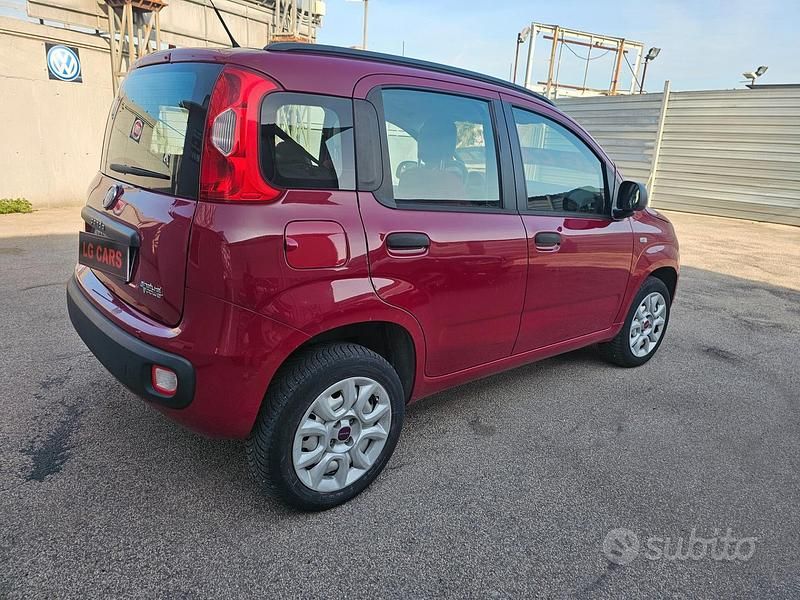 Usata Fiat Panda Lounge 70 CV (51 kW) 2013 Rosso Utilitaria