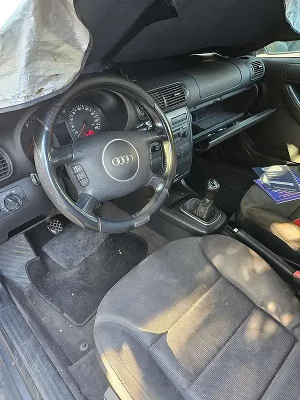 Usata Audi A3 Ambiente 101 CV (74 kW) 2003 Argento Utilitaria