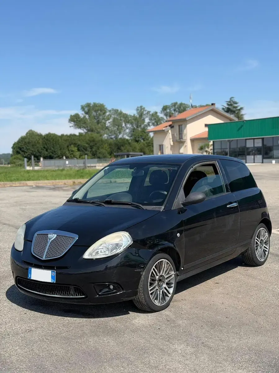 Usata Lancia Ypsilon 75 CV (55 kW) 2009 Nero Utilitaria
