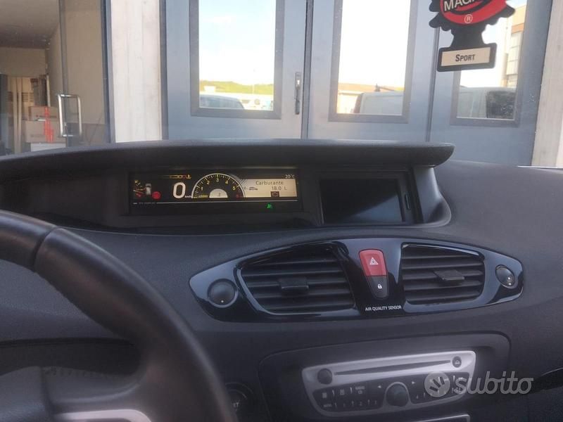 Usata Renault Scénic III 110 CV (80 kW) 2011 Bianco Monovolume