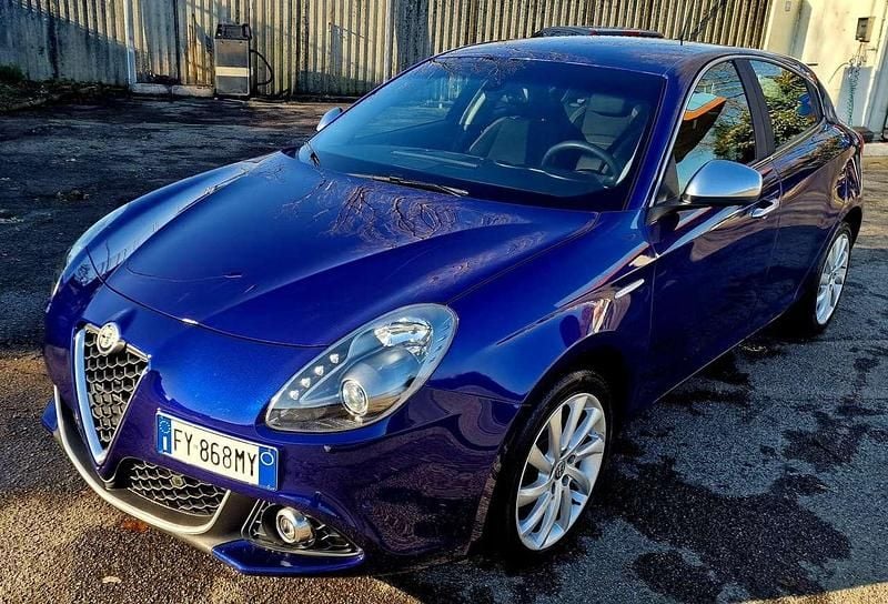 Blue metallizzato Usata 2020 Alfa Romeo Giulietta Super Tre volumi | 12.500 € (Buon prezzo) - Immagine 1/4