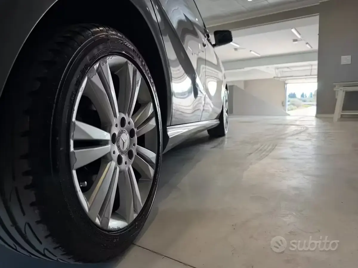 Usata Mercedes B180 Executive 122 CV (89 kW) 2014 Grigio Utilitaria
