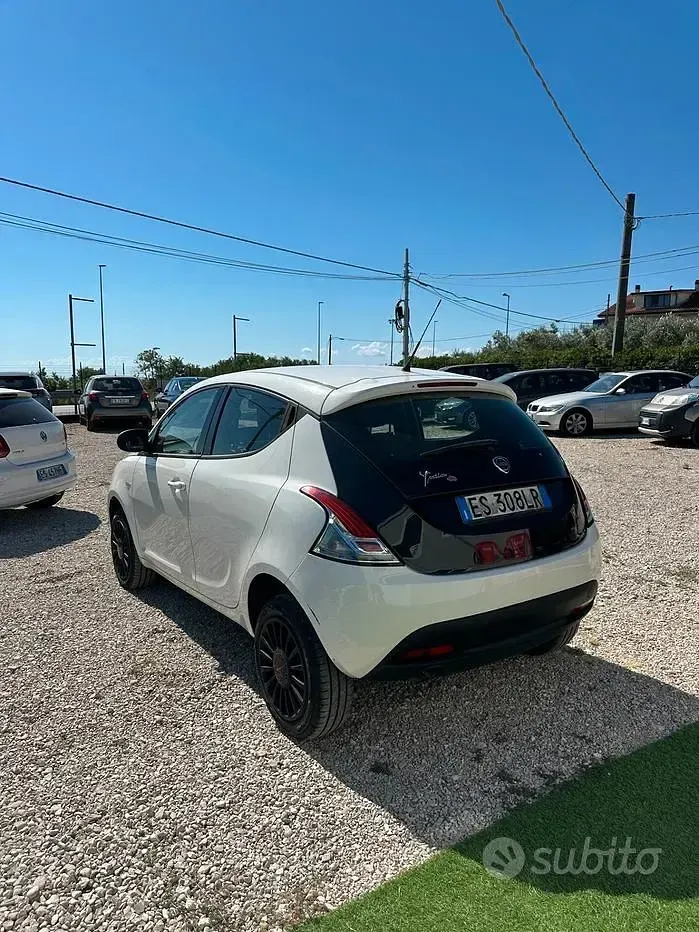 Usata Lancia Ypsilon 80 CV (58 kW) 2013 Bianco Utilitaria