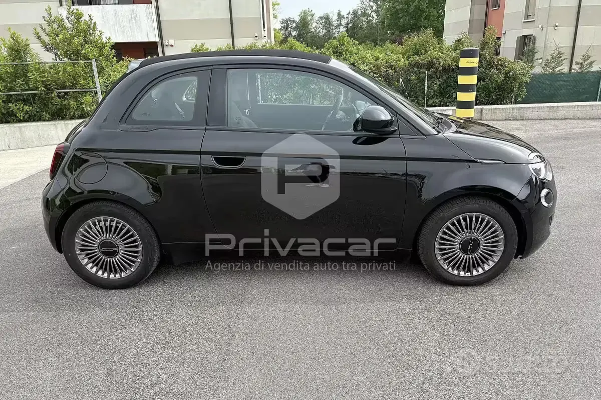 Second-hand Fiat 500e 42 kW (58 CP) 2023 Negru Cabrio