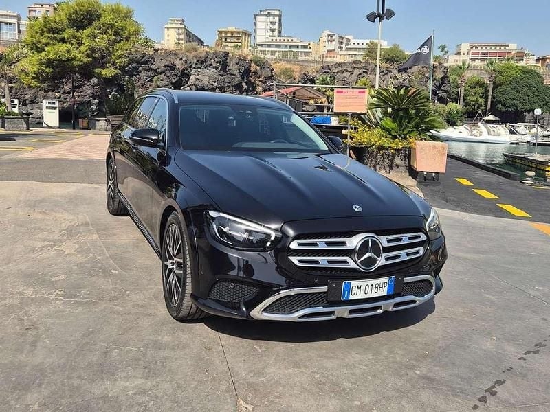 Nero Usata 2023 Mercedes E220 All-Terrain Premium Plus Station wagon | 35.000 € (Super prezzo) - Immagine 1/4
