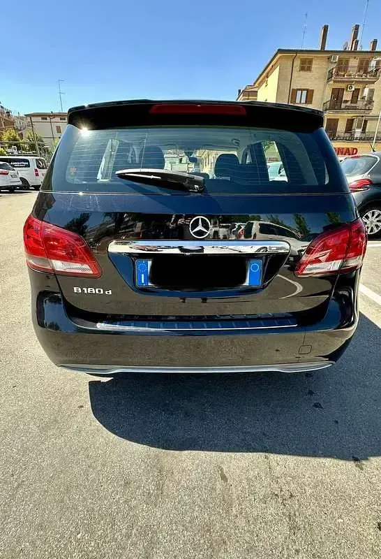 Usata Mercedes B180 Business 109 CV (80 kW) 2015 Nero Utilitaria
