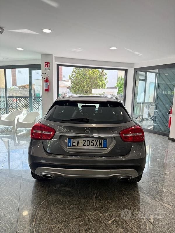 Usata Mercedes GLA200 136 CV (100 kW) 2014 Grigio SUV