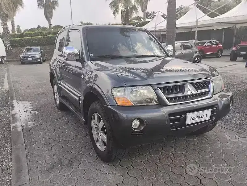 Usata Mitsubishi Pajero Instyle 160 CV (117 kW) 2005 Blu SUV