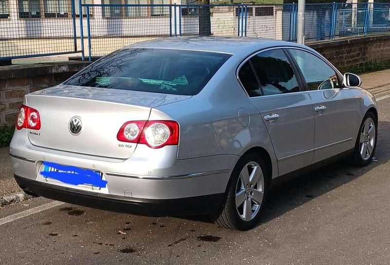 Usata VW Passat Highline 140 CV (102 kW) 2007 Argento Berlina