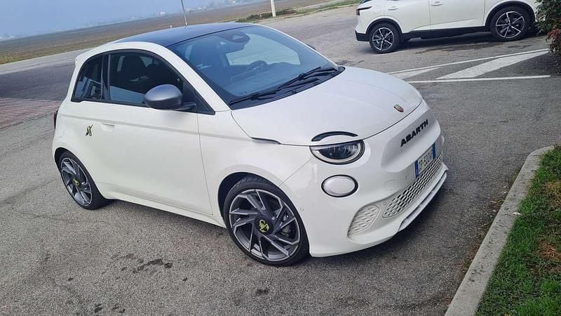 Usata Abarth 500e 114 kW (155 CV) 2023 Utilitaria