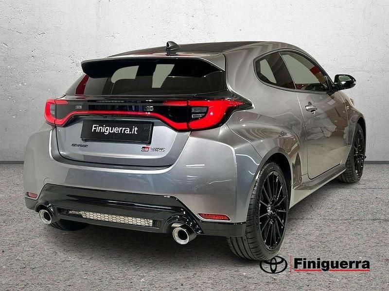 Nuova Toyota Yaris 280 CV (205 kW) 2026 Grigio Utilitaria