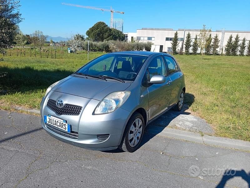 Usata Toyota Yaris Sol 69 CV (50 kW) 2008 Grigio Utilitaria