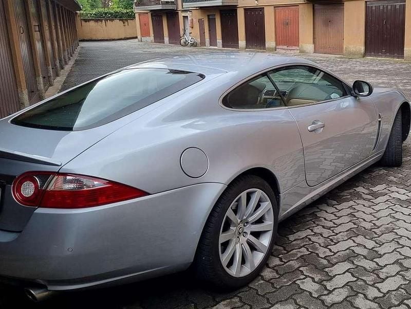 Usata Jaguar XK 256 CV (188 kW) 2009 Argento Coupé