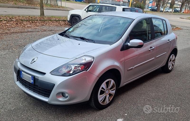 Usata Renault Clio II 75 CV (55 kW) 2011 Grigio Utilitaria