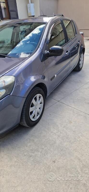 Usata Renault Clio II 68 CV (50 kW) 2010 Grigio Utilitaria