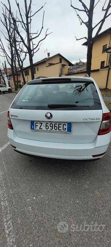 Usata Skoda Octavia Executive 116 CV (85 kW) 2020 Bianco Station wagon
