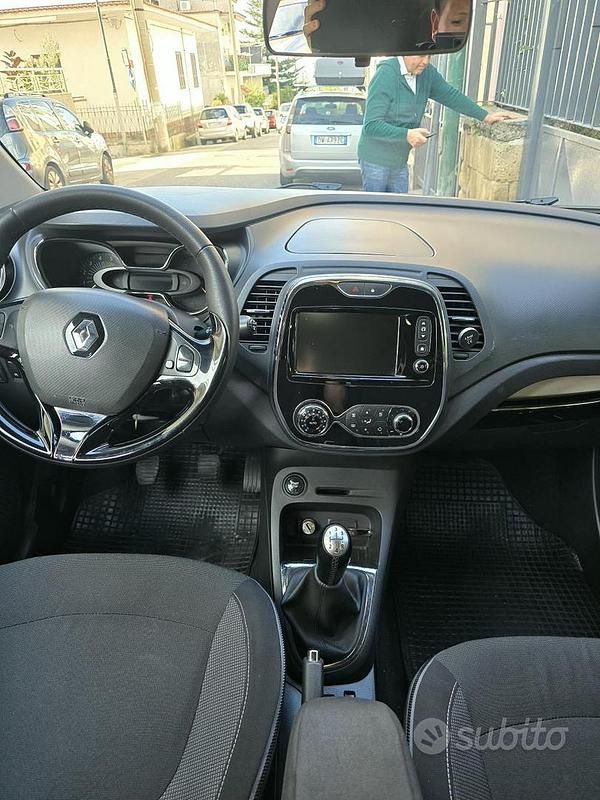 Usata Renault Captur Intens 90 CV (66 kW) 2014 Grigio SUV