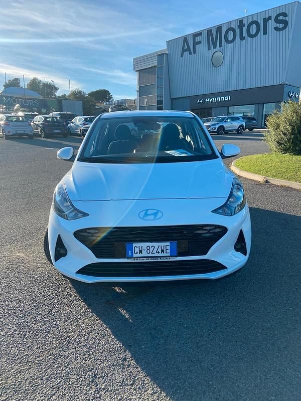 Usata Hyundai i10 63 CV (46 kW) 2024 Bianco Utilitaria
