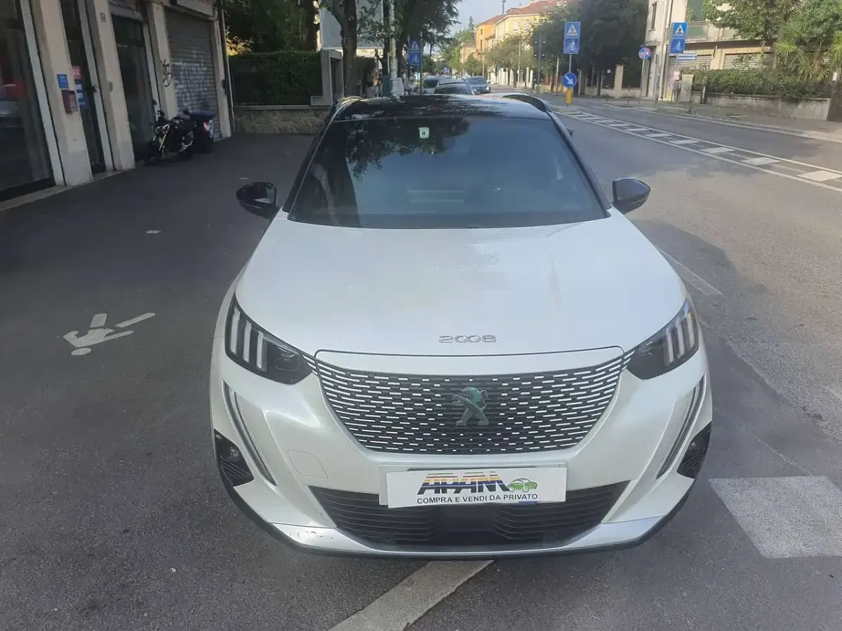Usata Peugeot 2008 GTi 56 kW (77 CV) 2021 Bianco SUV