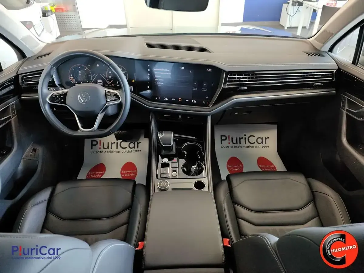 Usata VW Touareg 231 CV (169 kW) 2024 Grigio SUV