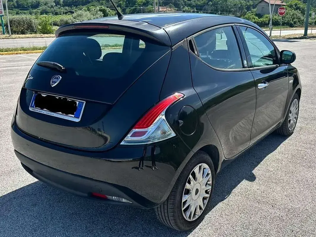 Usata Lancia Ypsilon Silver 69 CV (50 kW) 2012 Nero Utilitaria